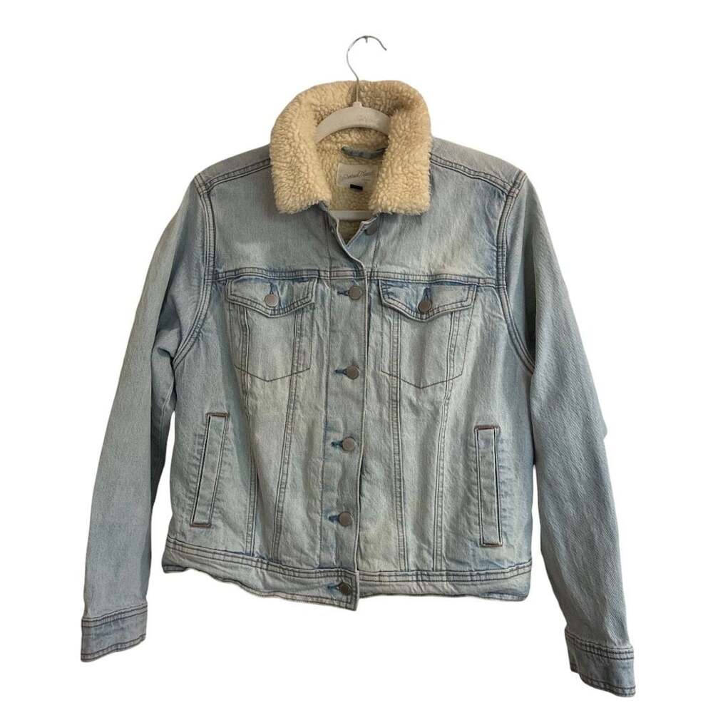 Universal Thread Women's Light Wash Sherpa-Lined Denim Jacket Size M